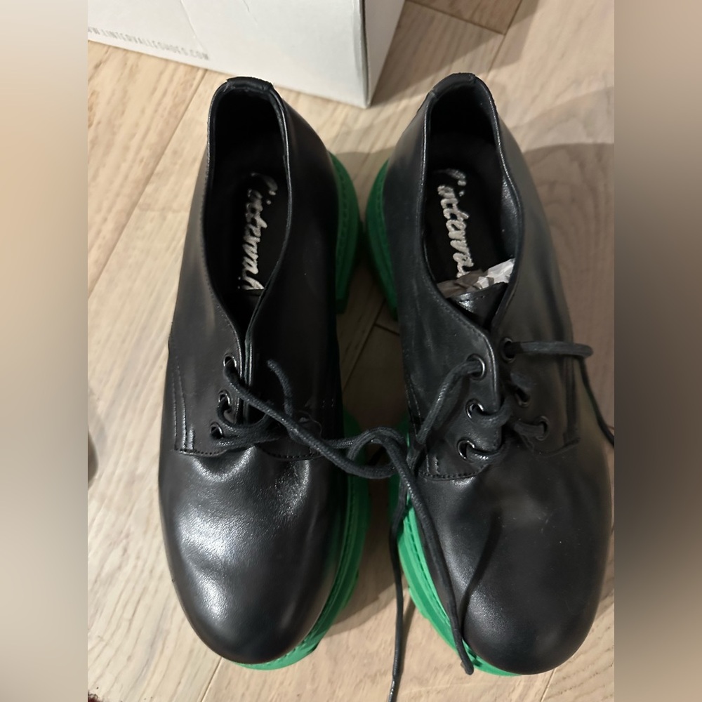 L'INTERVALLE Black Oxfords with Green Soles Made in Italy and Handmade